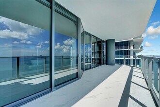 700 NE 24th St, Unit 2901 in Miami, FL - Foto de edificio - Building Photo