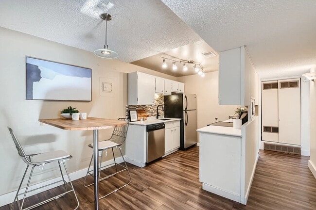 1608 Cottonwood Dr in Louisville, CO - Building Photo - Building Photo