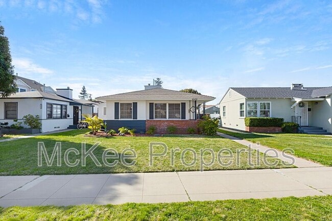 420 Pomona Ave in Coronado, CA - Building Photo - Building Photo