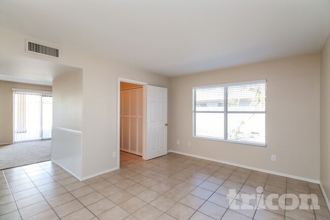 1406 E Kerry Ln in Phoenix, AZ - Building Photo - Building Photo