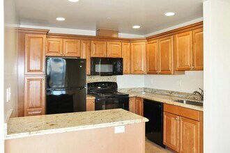 55 Marinero Cir in Tiburon, CA - Foto de edificio - Building Photo