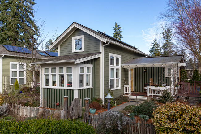 Greenwood Avenue Cottages in Shoreline, WA - Building Photo - Building Photo