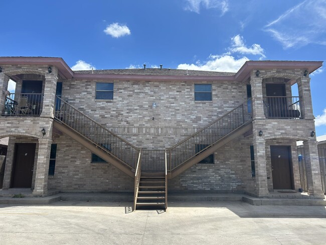 3021 S Malinche Ave-Unit -1 in Laredo, TX - Building Photo - Building Photo