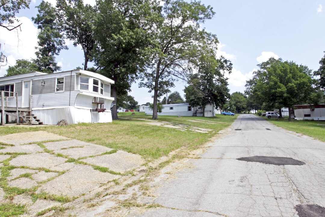 8833 Old Highway 21 in Hillsboro, MO - Building Photo