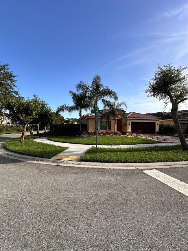 2046 NE 4th Ct in Homestead, FL - Building Photo - Building Photo