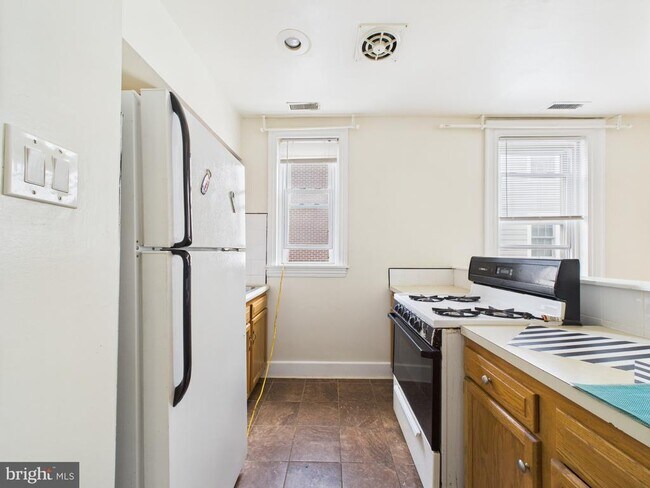 3829 Hamilton St in Philadelphia, PA - Building Photo - Building Photo