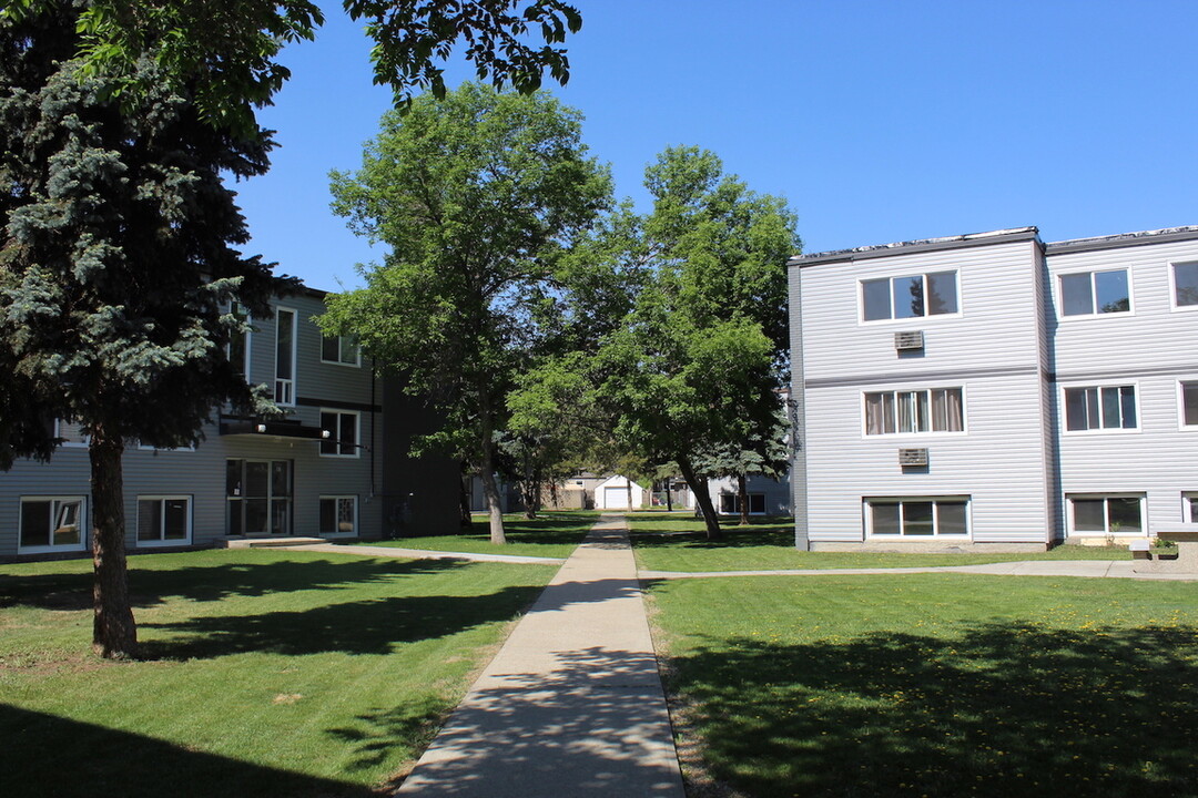 Mainstreet Park in Edmonton, AB - Building Photo