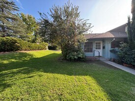 3633 Valihi Way in Glendale, CA - Building Photo