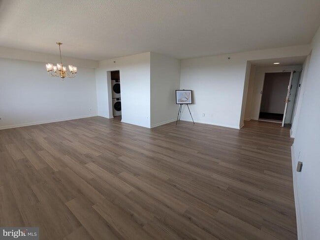 3709 S George Mason Dr in Falls Church, VA - Foto de edificio - Building Photo