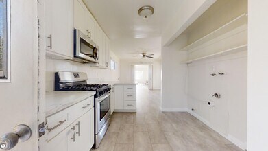 5558 Emerald St in Torrance, CA - Foto de edificio - Building Photo