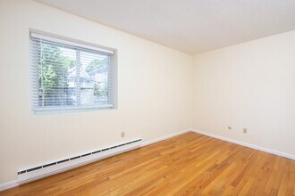 25 Custer St, Unit 106 in Boston, MA - Foto de edificio - Building Photo