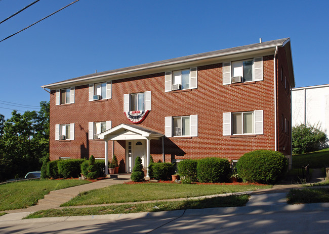 8 Bordeaux Dr in Newport, KY - Foto de edificio - Building Photo