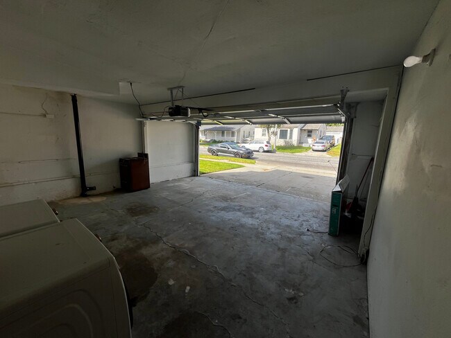 2716 W 101st St in Inglewood, CA - Foto de edificio - Building Photo