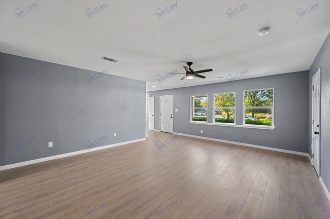 2517 Tisinger Ave in Dallas, TX - Building Photo - Building Photo