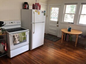 19 Warner St, Unit 2 in Somerville, MA - Building Photo - Building Photo