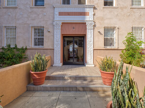 2121 W. 11th St. Apartments in Los Angeles, CA - Foto de edificio - Building Photo