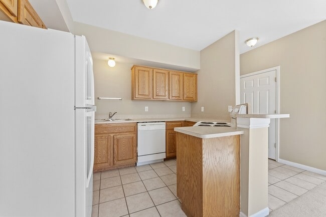 45514 Revere Dr in Shelby Township, MI - Building Photo - Building Photo