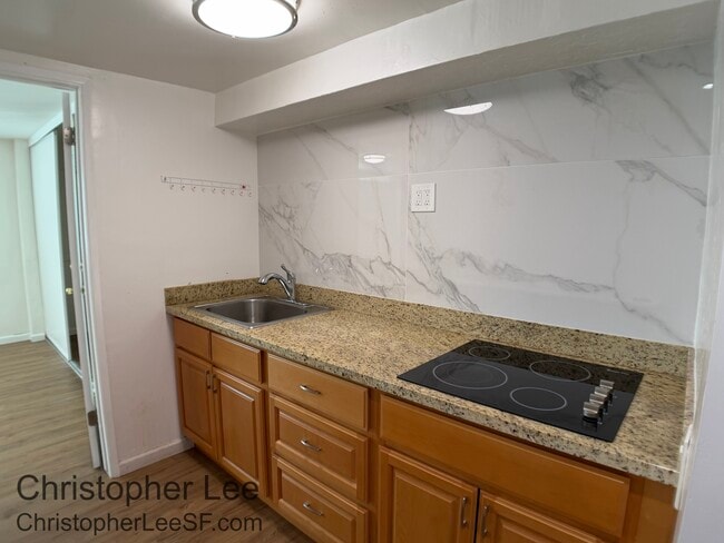 2450 Ardee Ln in South San Francisco, CA - Building Photo - Building Photo