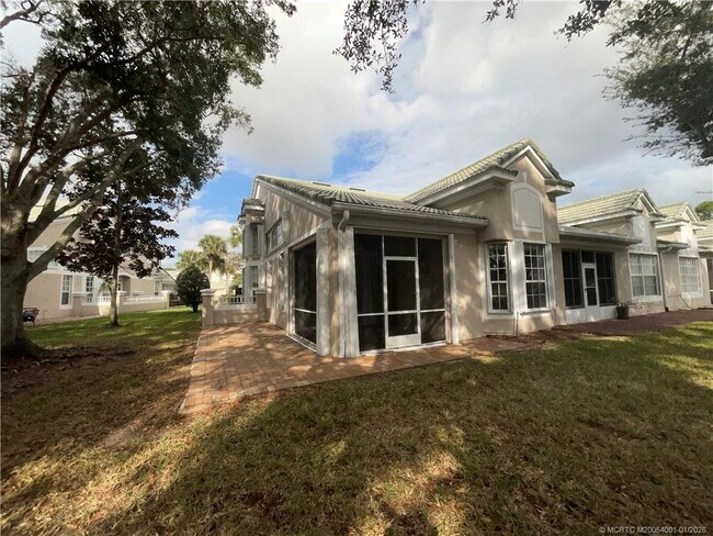 1581 SW Harbour Isles Cir in Port St. Lucie, FL - Building Photo - Building Photo