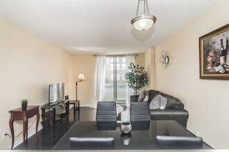 1255 Rue De Bullion in Montréal, QC - Building Photo - Building Photo