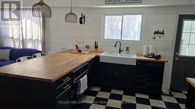 34 Captains Dr in Prince Edward, ON - Building Photo - Building Photo