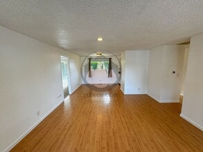 4934 Nina Ave SE in Salem, OR - Building Photo - Building Photo