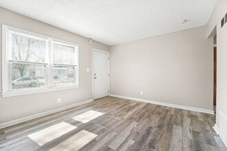 7227 Orchard Ave in Warren, MI - Building Photo - Building Photo