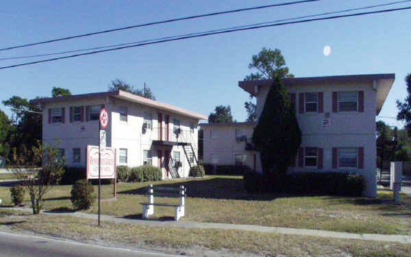 Peppertree Circle Apartments in Orlando, FL - Building Photo - Building Photo