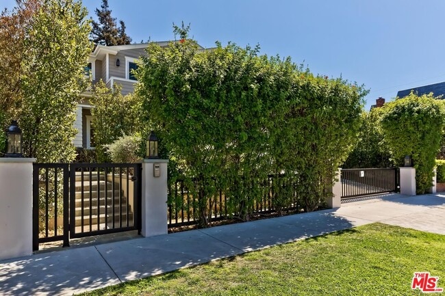 4306 Forman Ave in Los Angeles, CA - Building Photo - Building Photo