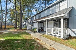 520 Cedarwood Dr, Unit 520 in Mandeville, LA - Building Photo