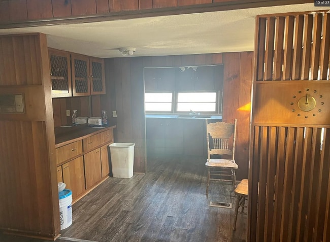 910 Old Elizabethton Hwy in Bluff City, TN - Building Photo - Building Photo