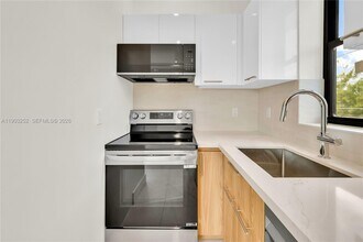 530 SW 11th Ave in Miami, FL - Building Photo - Building Photo