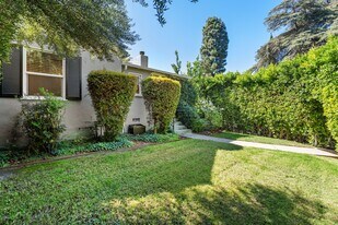 4242 Van Nuys Blvd in Sherman Oaks, CA - Building Photo