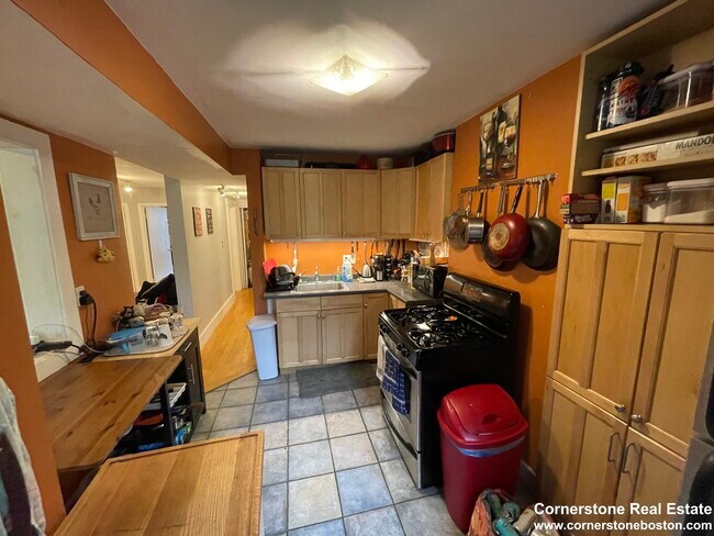 12 Chesterton St, Unit 2 in Boston, MA - Building Photo - Building Photo