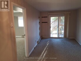 22 Palmer Dr in Ajax, ON - Building Photo