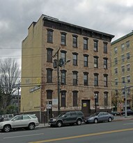 143-145 Christopher Columbus Dr in Jersey City, NJ - Building Photo