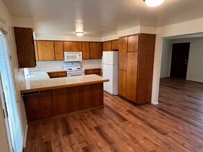 1670 Best Ln in Eugene, OR - Building Photo - Building Photo