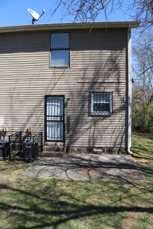 3725 Willow Creek Rd in Nashville, TN - Building Photo - Building Photo