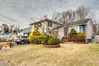 2851 Debra Way in Union, NJ - Building Photo - Building Photo