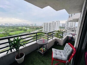 3300 NE 191st St, Unit 1711 in Aventura, FL - Building Photo - Building Photo
