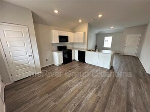 2015 Taylor St in Chickasha, OK - Building Photo - Building Photo