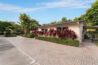 6701 SW 49th Ter in Miami, FL - Building Photo - Building Photo