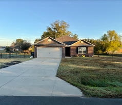1216 W Duncan Rd in Haskell, OK - Building Photo