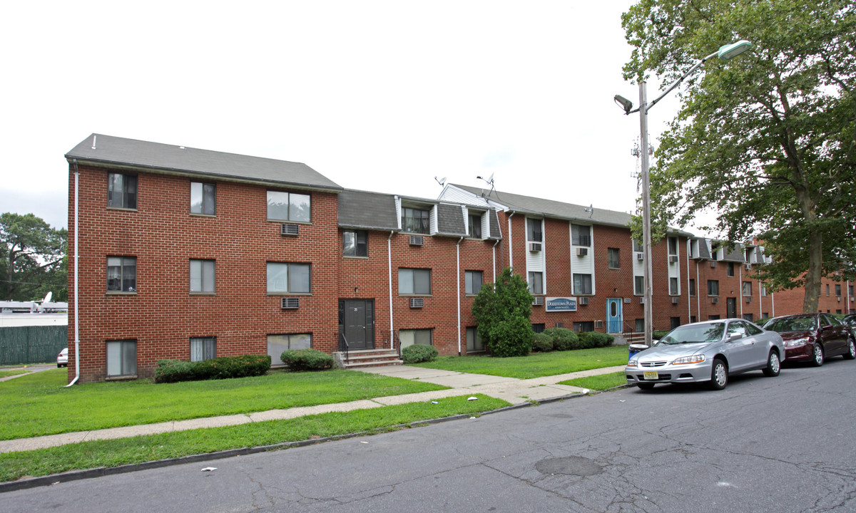 Doddtown Plaza Apartment in East Orange, NJ - Building Photo