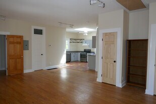 145 S Columbia Dr, Unit B in Decatur, GA - Building Photo