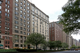 925 Park Ave in New York, NY - Building Photo - Building Photo