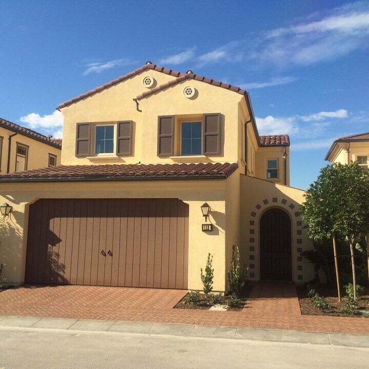 113 Windham in Irvine, CA - Building Photo