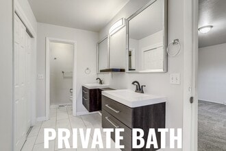 2860 S Golden Way, Unit 1 in Denver, CO - Building Photo - Building Photo