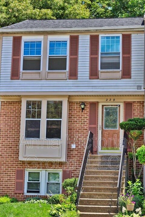 229 Red Jade Dr in Upper Marlboro, MD - Foto de edificio