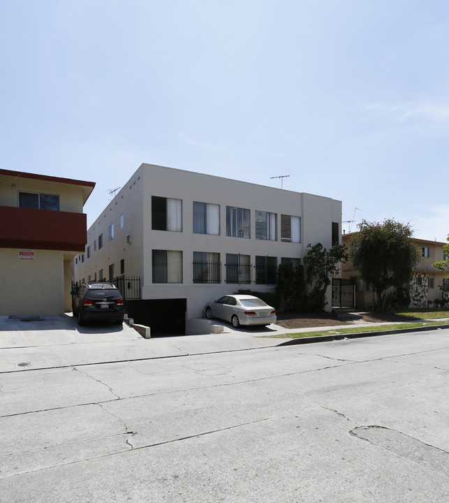 832 S Gramercy Pl in Los Angeles, CA - Building Photo